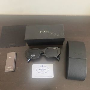 PRADA PR 17WS BLACK SUNGLASSES (send best offers)
